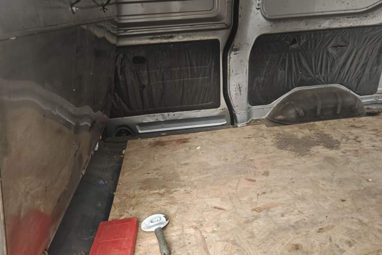 Used Wuling Rongguang S 2022 1.2L Standard Model Window-Sealed Car with Air Conditioning 2 Seats LSI Left Rear Seat