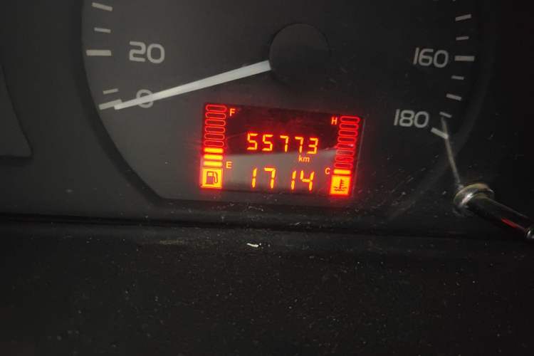 Used Wuling Rongguang S 2022 1.2L Base Model Window-Sealed 5-Seat LSI Car Odometer Close Up