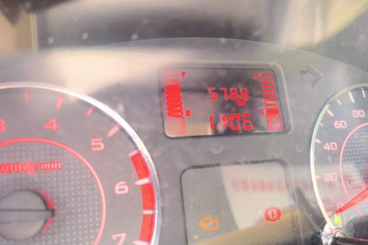 Used Wuling Rongguang S 2022 1.2L Base Model 7-Seater LSI Odometer Close Up