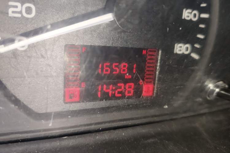 Used Wuling Rongguang S 2022 1.2L Base Model Window-Sealed 5-Seat LSI Car Odometer Close Up