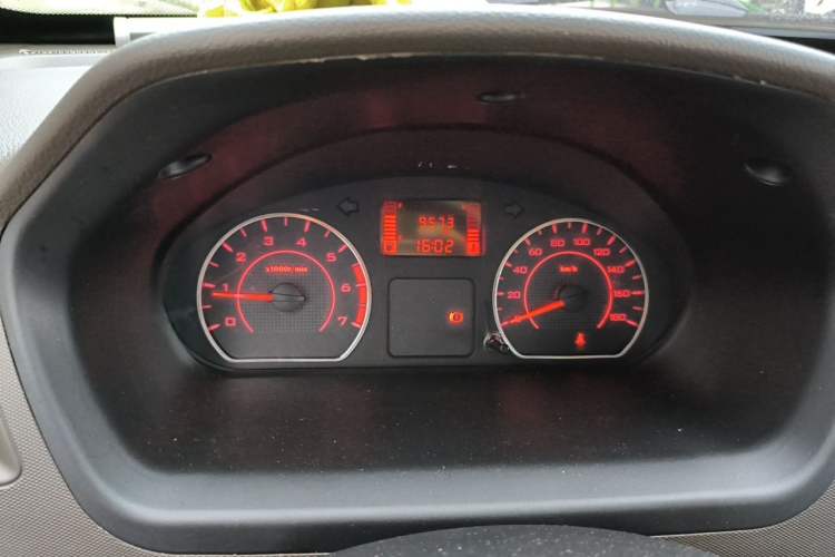 Used Wuling Rongguang S 2022 1.2L Base Model 7-Seater LSI Odometer Close Up