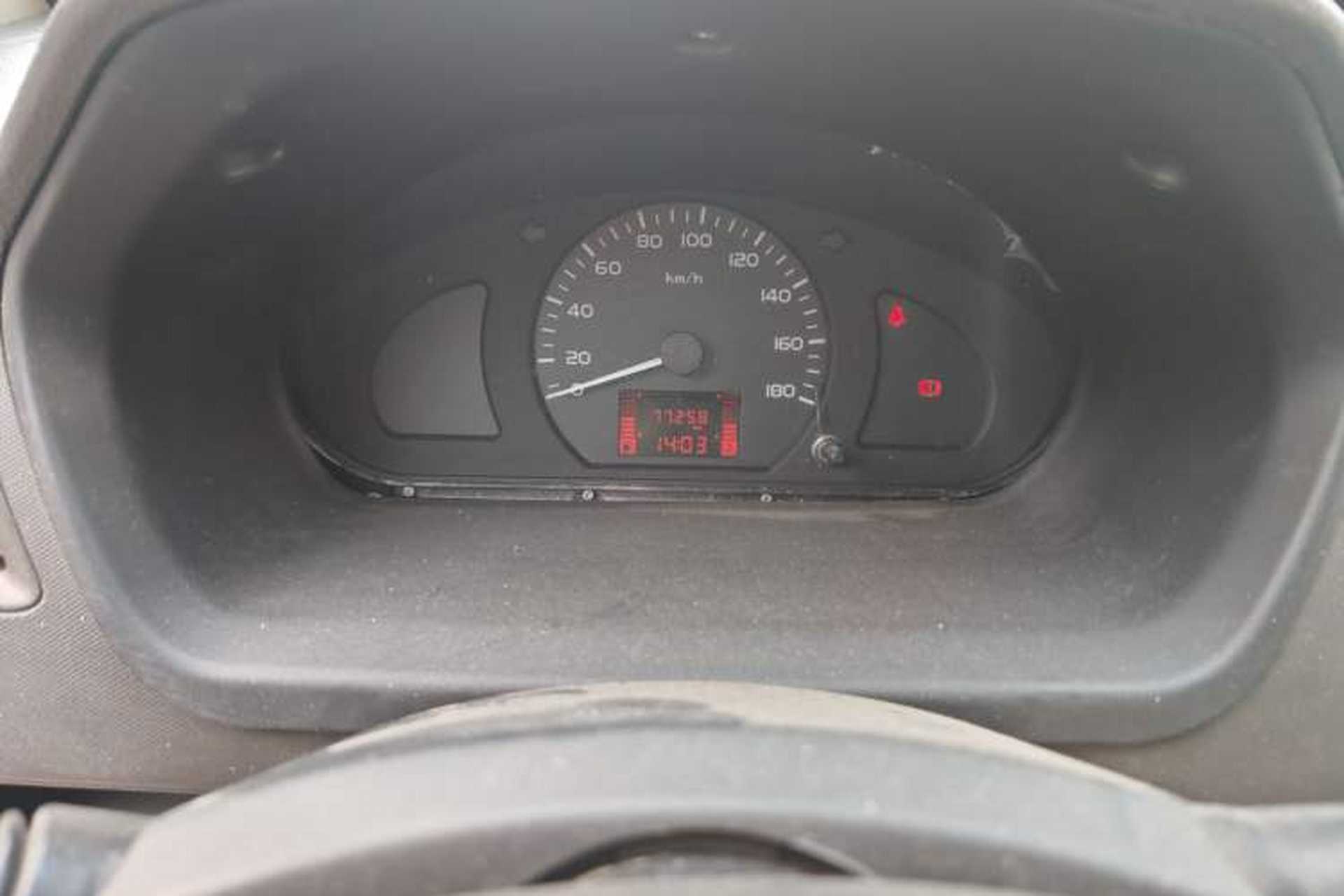 Used Wuling Rongguang S 2022 1.2L Standard Model Window-Sealed Car with Air Conditioning 2 Seats LSI Odometer Close Up