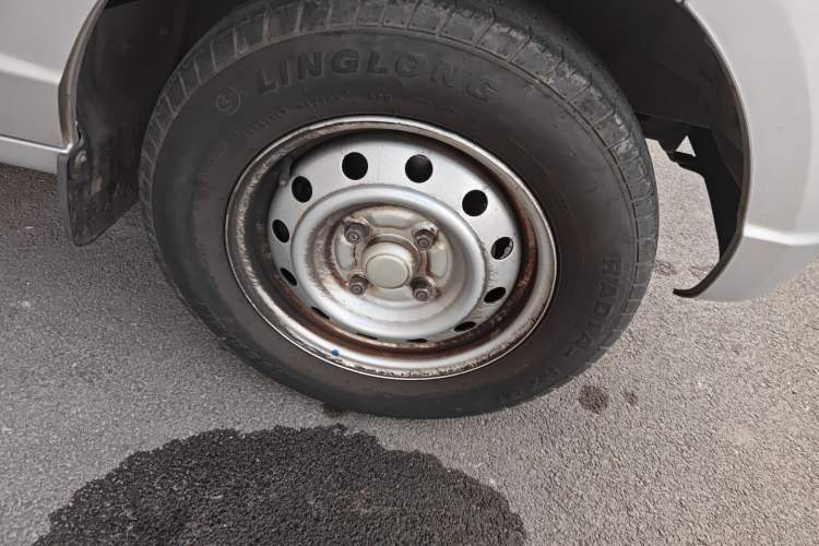 Used Wuling Rongguang S 2022 1.2L Base Model Window-Sealed 5-Seat LSI Car Right Front Wheel Hub