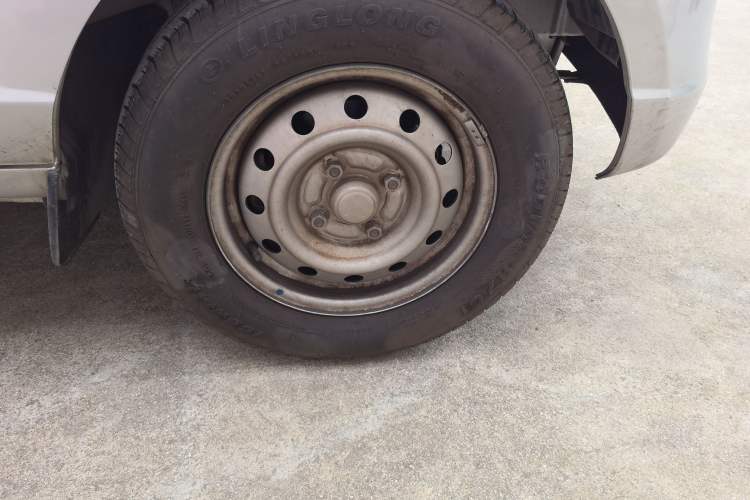 Used Wuling Rongguang S 2022 1.2L Base Model 7-Seater LSI Right Front Wheel Hub