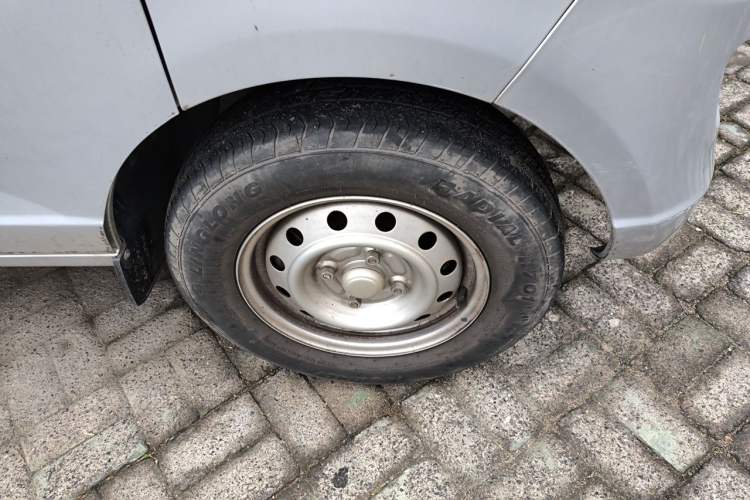Used Wuling Rongguang S 2022 1.2L Base Model 7-Seater LSI Right Front Wheel Hub