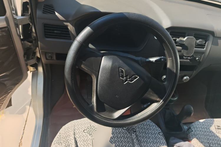 Used Wuling Rongguang S 2022 1.2L Standard Model Window-Sealed Car with Air Conditioning 2 Seats LSI Steering Wheel