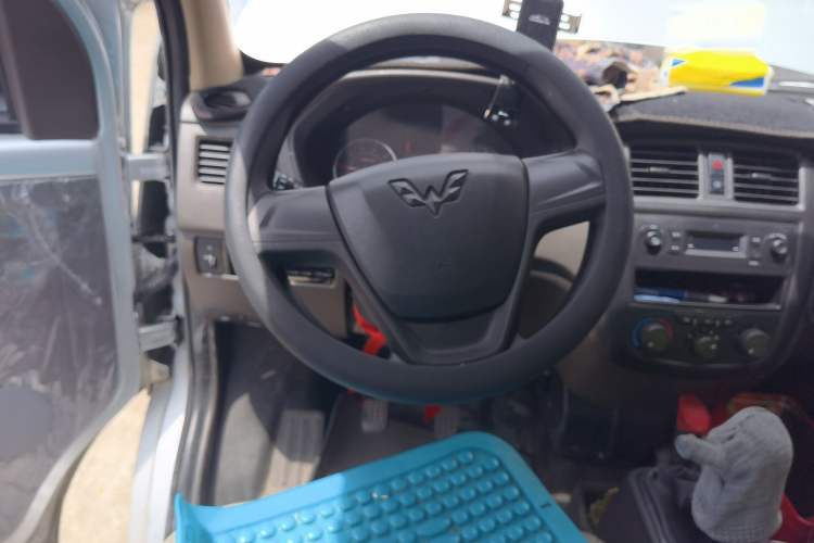 Used Wuling Rongguang S 2022 1.2L Base Model 7-Seater LSI Steering Wheel