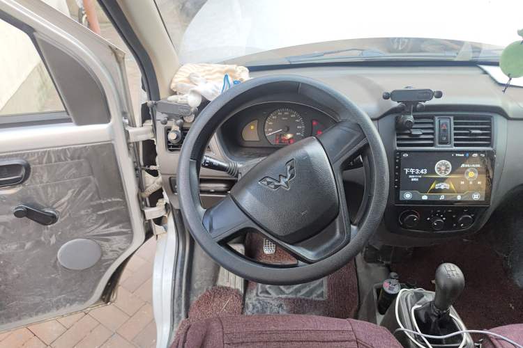 Used Wuling Rongguang S 2022 1.2L Base Model Window-Sealed 5-Seat LSI Car Steering Wheel