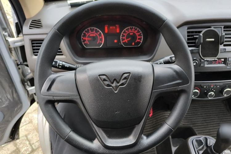 Used Wuling Rongguang S 2022 1.2L Base Model 7-Seater LSI Steering Wheel