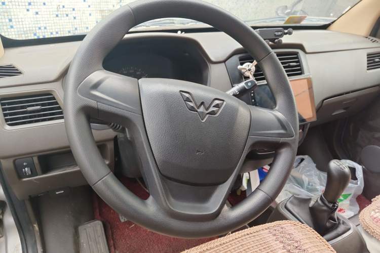 Used Wuling Rongguang S 2022 1.2L Basic Edition Enclosed-Window Vehicle 2 Seats LSI Steering Wheel