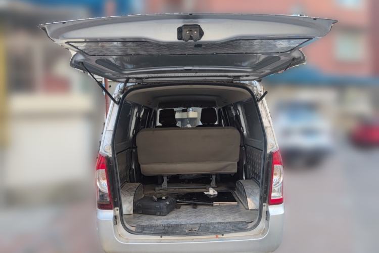 Used Wuling Rongguang S 2022 1.2L Base Model Window-Sealed 5-Seat LSI Car Trunk