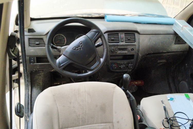 Used Wuling Rongguang S 2022 1.2L Base Version 5-Seater LSI Center Console
