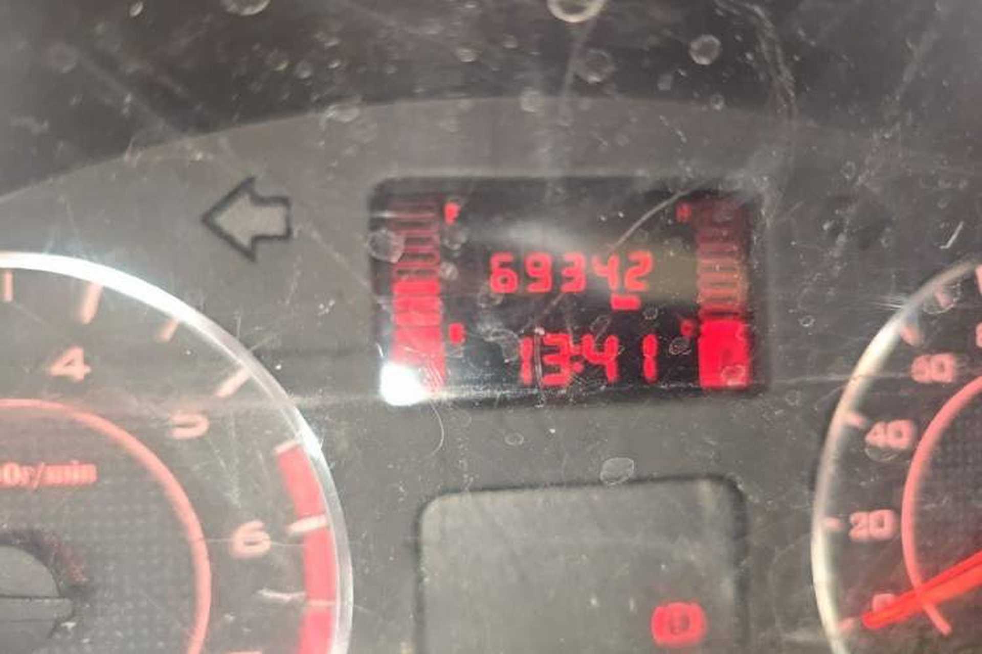 Used Wuling Rongguang S 2022 1.2L Base Model 7-Seater LSI Odometer Close Up