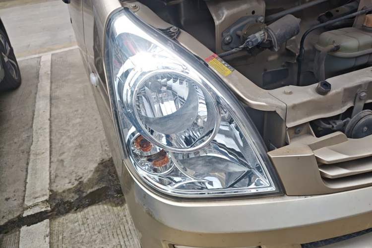 Used Wuling Rongguang S 2022 1.2L Base Model 7-Seater LSI Right Front Headlight