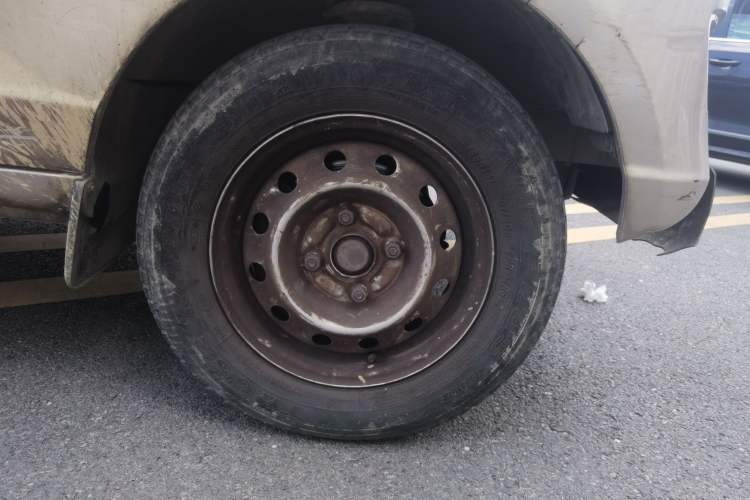 Used Wuling Rongguang S 2022 1.2L Base Version 5-Seater LSI Right Front Wheel Hub