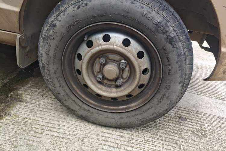 Used Wuling Rongguang S 2022 1.2L Base Model 7-Seater LSI Right Front Wheel Hub