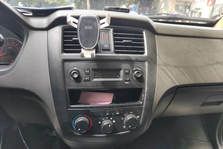 Used Wuling Rongguang S 2023 1.5L Base Version 5/7 Seats Audio And AC Panel