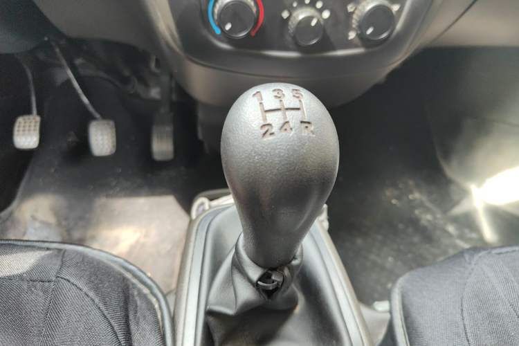 Used Wuling Rongguang S 2023 1.5L Base Version 5/7 Seats Gear Lever