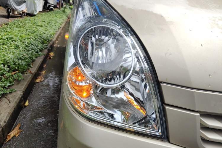 Used Wuling Rongguang S 2023 1.5L Base Version 5/7 Seats Right Front Headlight