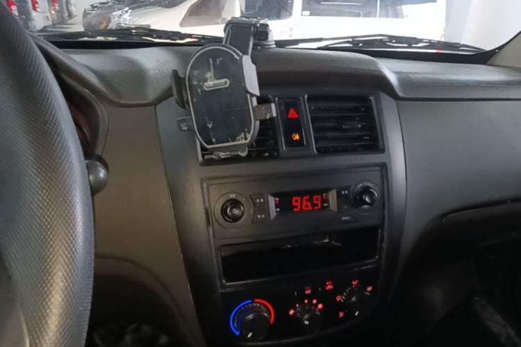 Used Wuling Rongguang S 2023 1.5L Base Version 5/7 Seats Audio And AC Panel