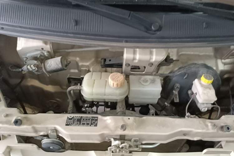 Used Wuling Rongguang S 2023 1.5L Base Version 5/7 Seats Engine Bay