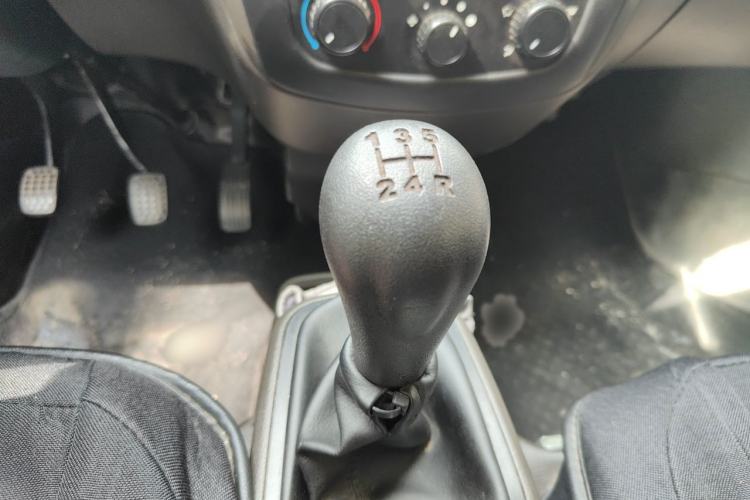 Used Wuling Rongguang S 2023 1.5L Base Version 5/7 Seats Gear Lever