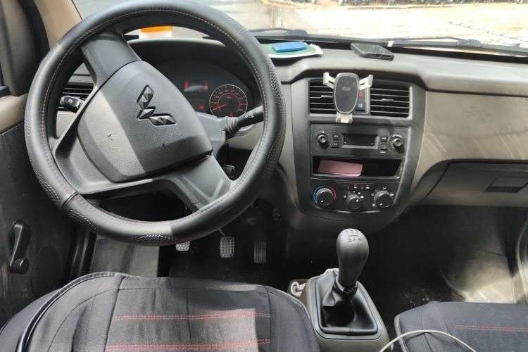 Used Wuling Rongguang S 2023 1.5L Base Version 5/7 Seats Interior 2