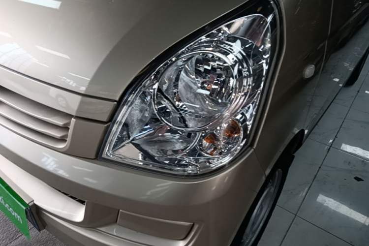Used Wuling Rongguang S 2023 1.5L Base Version 5/7 Seats Left Front Headlight