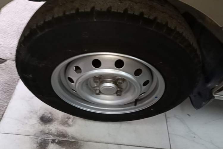 Used Wuling Rongguang S 2023 1.5L Base Version 5/7 Seats Left Front Wheel Hub
