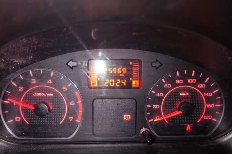 Used Wuling Rongguang S 2023 1.5L Base Version 5/7 Seats Odometer Close Up