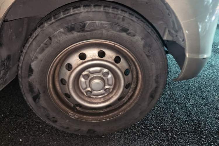 Used Wuling Rongguang S 2023 1.5L Base Version 5/7 Seats Right Front Wheel Hub