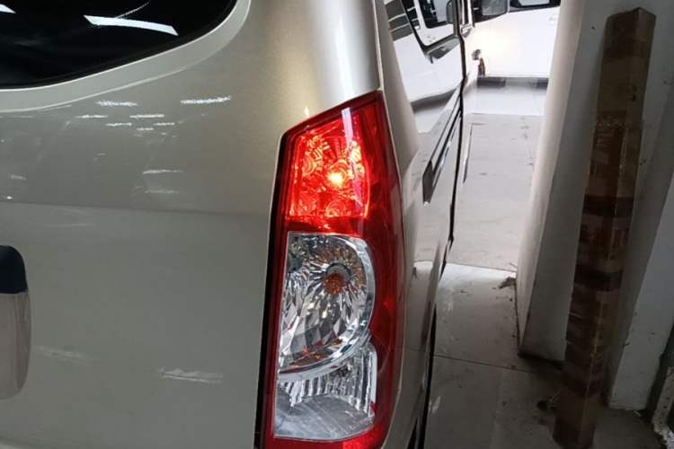 Used Wuling Rongguang S 2023 1.5L Base Version 5/7 Seats Right Rear Taillight