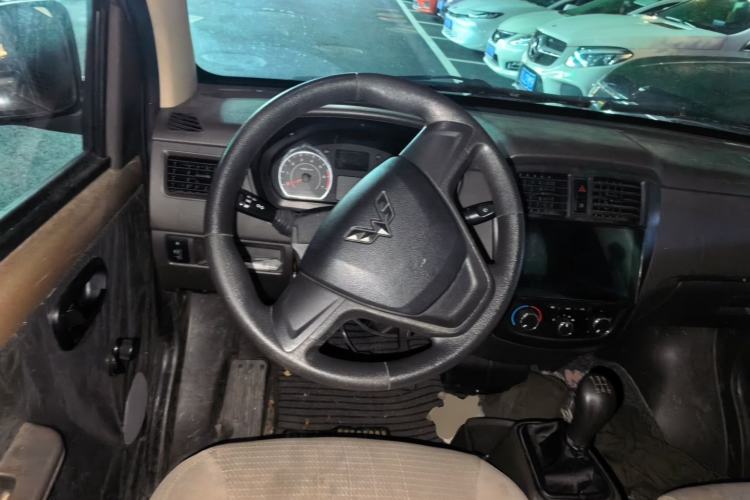 Used Wuling Rongguang S 2023 1.5L Base Version 5/7 Seats Steering Wheel