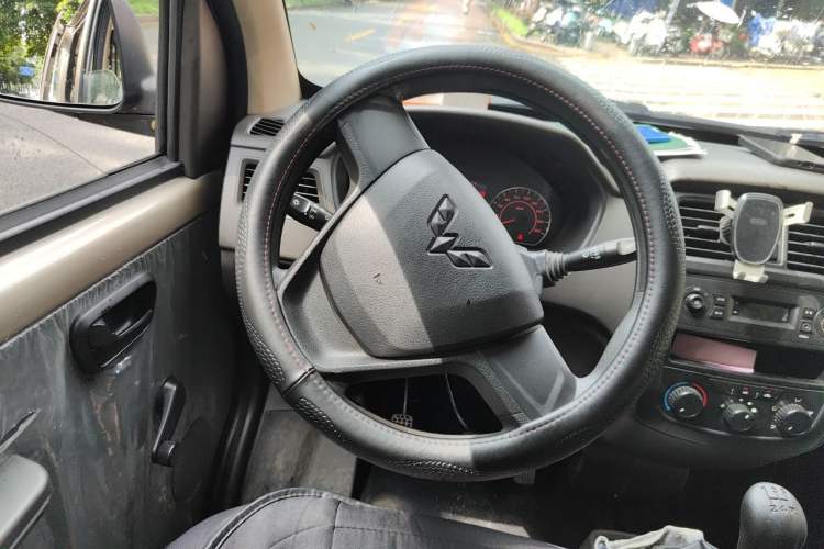 Used Wuling Rongguang S 2023 1.5L Base Version 5/7 Seats Steering Wheel