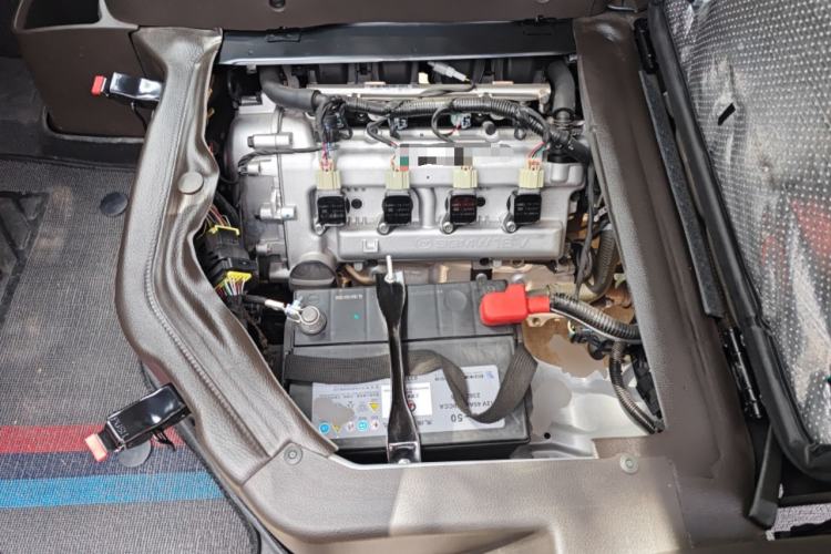 Used Wuling Rongguang S 2023 1.5L Base Version 5/7 Seats Engine Bay