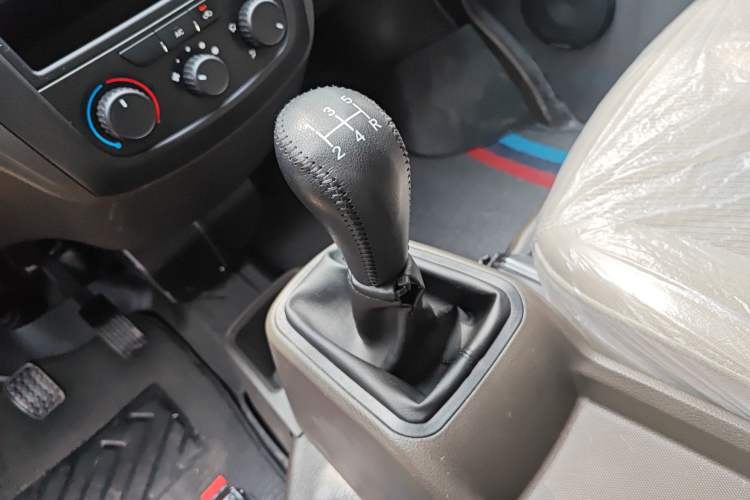 Used Wuling Rongguang S 2023 1.5L Base Version 5/7 Seats Gear Lever