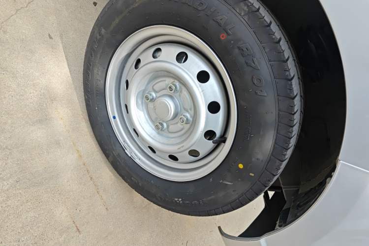 Used Wuling Rongguang S 2023 1.5L Base Version 5/7 Seats Right Front Wheel Hub