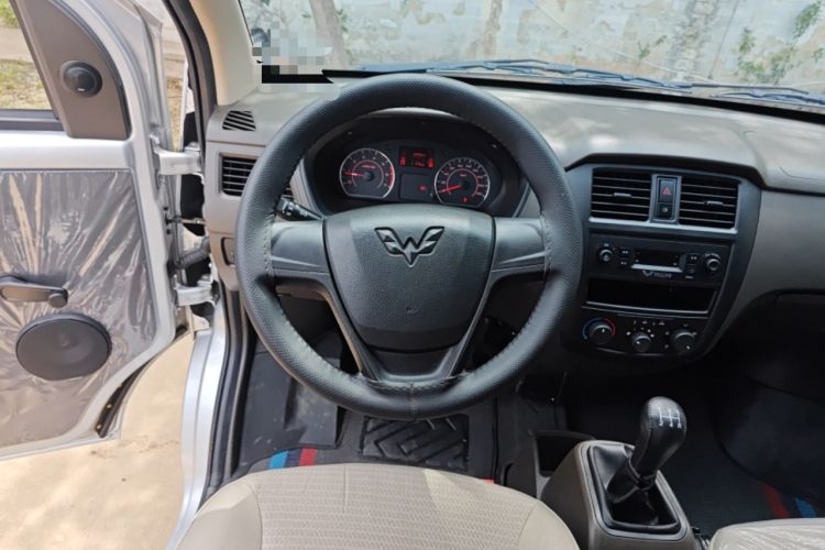 Used Wuling Rongguang S 2023 1.5L Base Version 5/7 Seats Steering Wheel