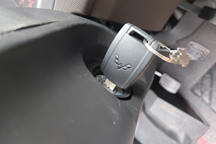 Used Wuling Rongguang S 2023 1.5L Base Version 5/7 Seats Vehicle Key