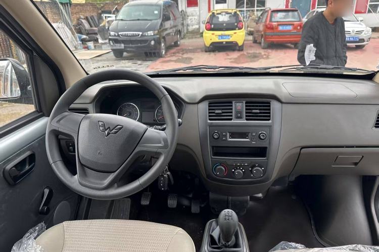 Used Wuling Rongguang S 2023 1.5L Base Version 5/7 Seats Audio And AC Panel