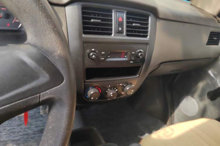 Used Wuling Rongguang S 2023 1.5L Base Version 5/7 Seats Audio And AC Panel