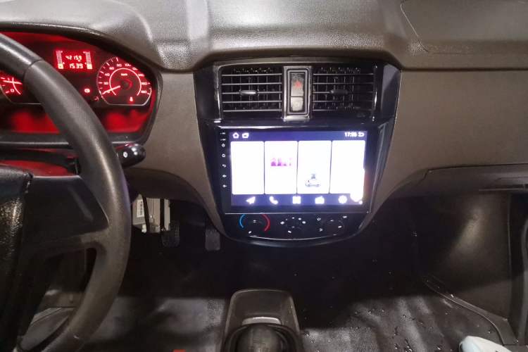 Used Wuling Rongguang S 2023 1.5L Basic Enclosed-Window Vehicle 2 Seats Audio And AC Panel