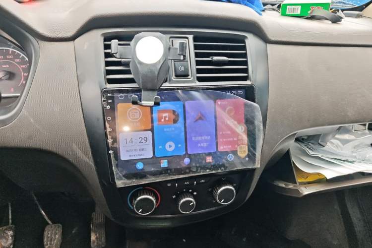 Used Wuling Rongguang S 2023 1.5L Basic Enclosed-Window Vehicle 2 Seats Audio And AC Panel