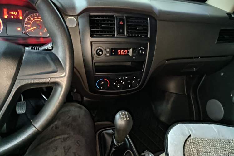Used Wuling Rongguang S 2023 1.5L Base Version 5/7 Seats Audio And AC Panel