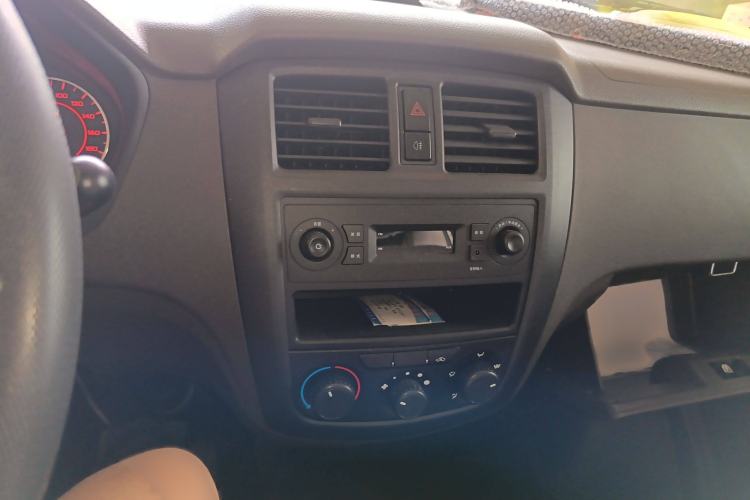 Used Wuling Rongguang S 2023 1.5L Basic Enclosed-Window Vehicle 2 Seats Audio And AC Panel