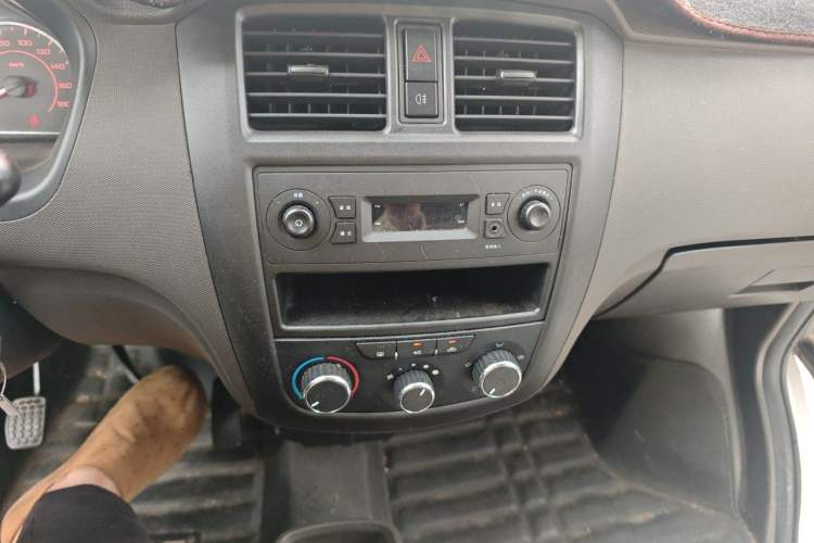 Used Wuling Rongguang S 2023 1.5L Base Version 5/7 Seats Audio And AC Panel