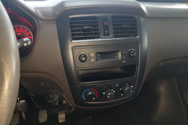 Used Wuling Rongguang S 2023 1.5L Basic Enclosed-Window Vehicle 2 Seats Audio And AC Panel