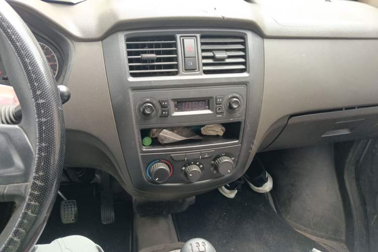 Used Wuling Rongguang S 2023 1.5L Base Version 5/7 Seats Audio And AC Panel