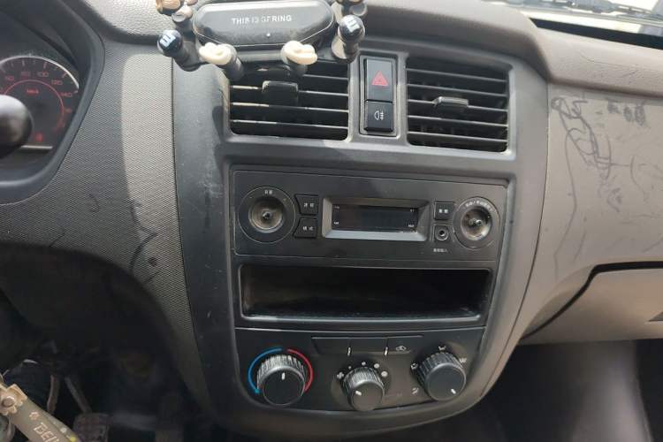 Used Wuling Rongguang S 2023 1.5L Basic Enclosed-Window Vehicle 2 Seats Audio And AC Panel
