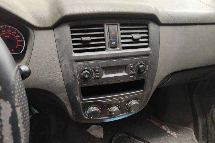 Used Wuling Rongguang S 2023 1.5L Base Version 5/7 Seats Audio And AC Panel